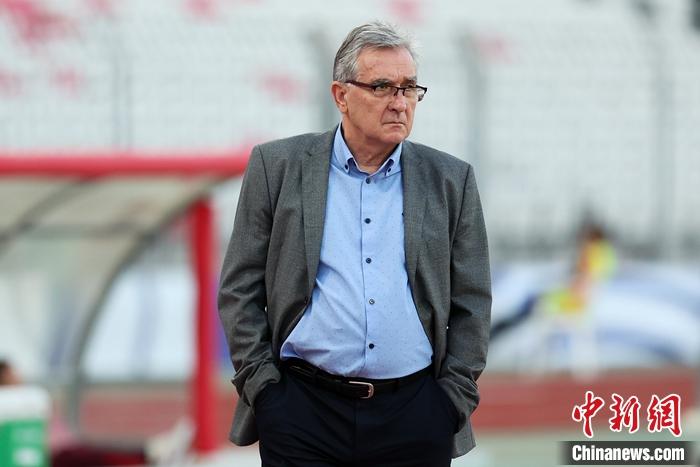 国足客场绝杀巴林，张玉宁终场破门使小组暂升