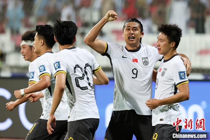 国足客场绝杀巴林，张玉宁终场破门使小组暂升