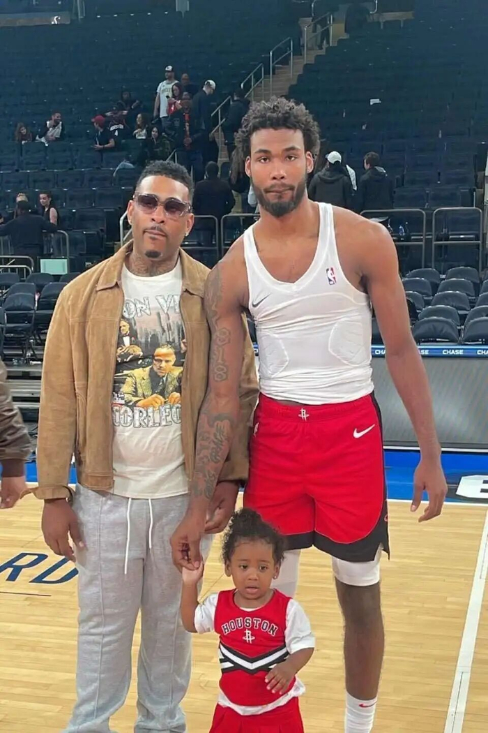 塔里-伊森：父亲离世后重拾篮球信仰，火箭三连