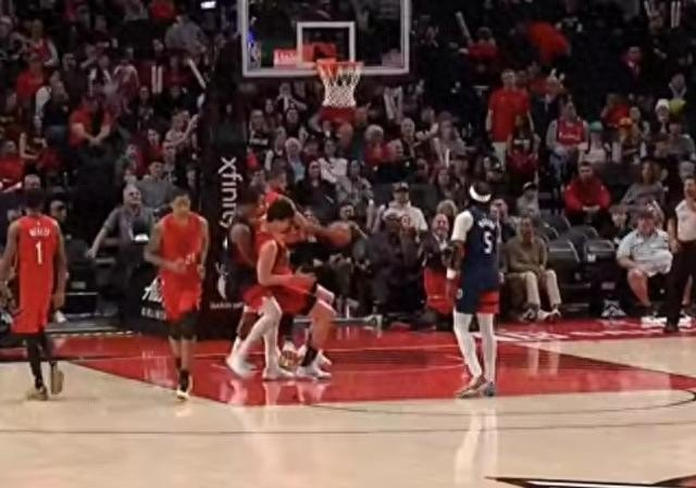 NBA撤销技术犯规 杨瀚森微笑回击冲突