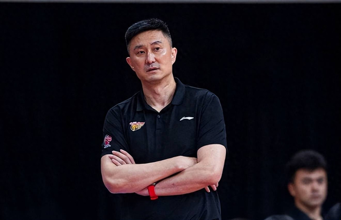 CBA广东vs青岛：外援高效遭骂，本土球员拉胯却无