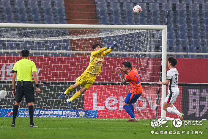 上海海港客场1比1战平山东泰山 杨希首球克雷桑