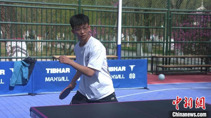 青海千人乒乓球挑战赛启动 擂主对决点燃全民热